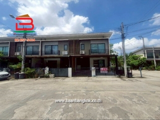 10572, ทาวน์เฮาส์ หมู่บ้าน เดอะคอนเนค 34 เนื้อที่ 26.1 ตรว. ถนนกาญจนาภิเษก แขวงดอกไม้ เขตประเวศ กรุงเทพมหานคร
