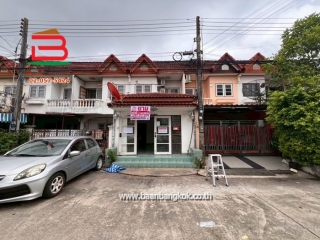 10363, ทาวน์เฮาส์ หมู่บ้าน ฉัตรณรงค์วิลล่า 4 (ซอยเปียร์นนท์) เนื้อที่ 16 ตรว. ถนนลำลูกกา คลอง3 ตำบลคูคต อำเภอลำลูกกา จังหวัดปทุมธานี