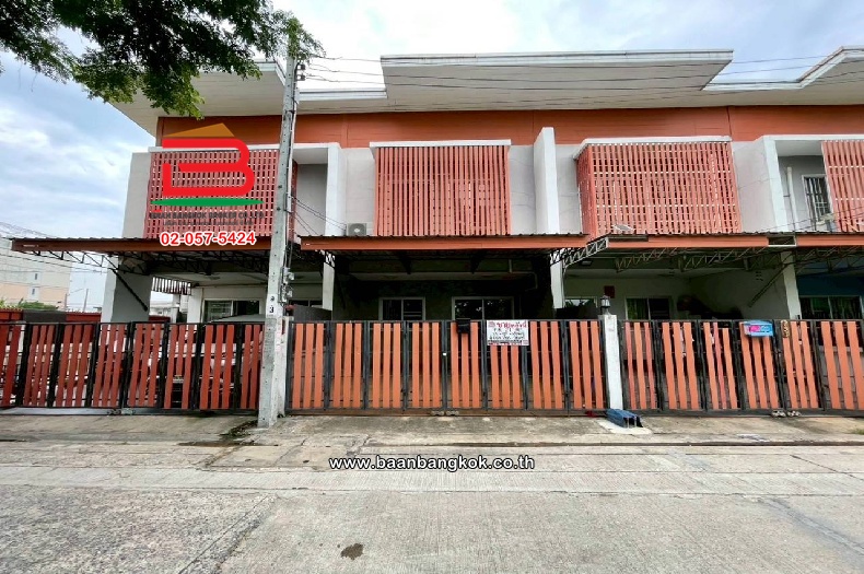 ทาวน์เฮาส์ หมู่บ้านสายเข้า(ซ.สนเพชรหมู่ 3) เนื้อที่ 20.7 ตารางวา ใกล้ตลาดนัดโรงร่ม ตำบลบางบัวทอง อำเภอบางบัวทอง จังหวัดนนทบุรี  