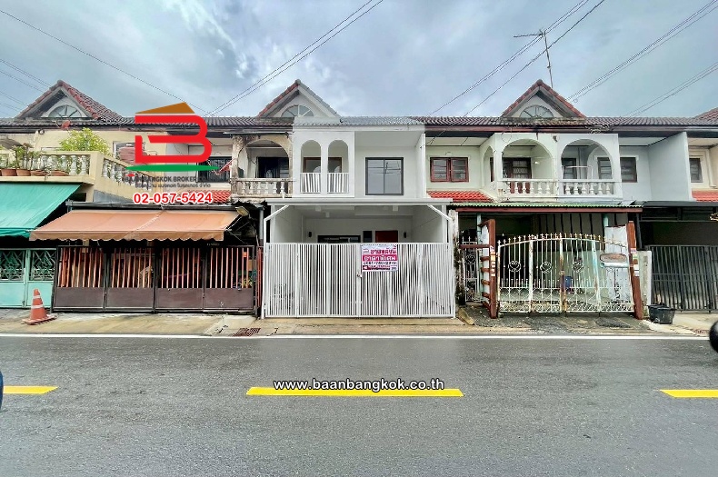 ทาวน์เฮาส์ ซอยนวมินทร์ 111 เนื้อที่ 22 ตร.ว ใกล้ฟู้ดแลนด์นวมินทร์ แขวงคลองกุ่ม เขตบางกะปิ กรุงเทพมหานคร  