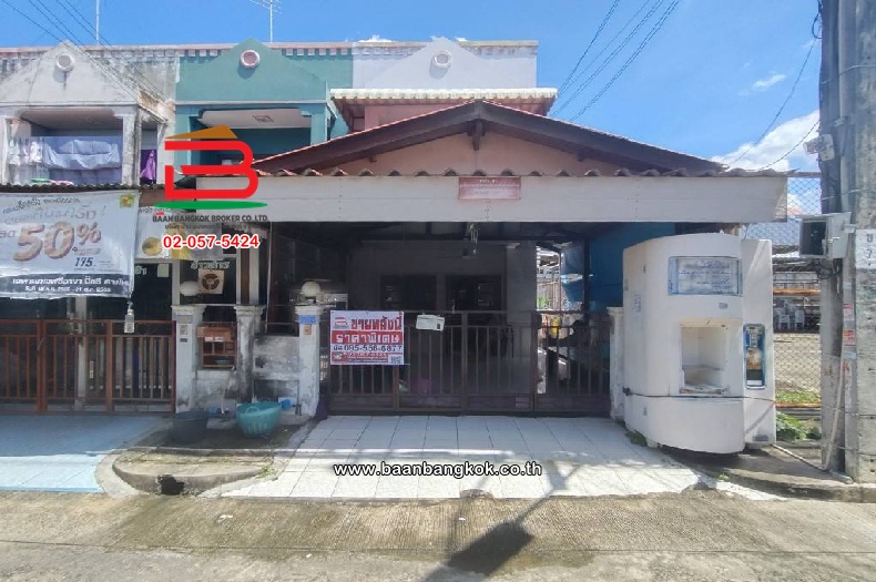 ทาวน์เฮาส์ หมู่บ้าน ทองสถิตย์วิลล่า 6 เนื้อที่ 23.8 ตร.ว ซอยสายไหม 78 แขวงสายไหม เขตบางเขน กรุงเทพมหานคร   
