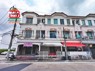 10701, ทาวน์โฮม 3 ชั้น บ้านกลางเมือง พระราม 9-ลาดพร้าว เนื้อที่ 26.5 ตร.ว ซอยลาดพร้าว 88 แขวงพลับพลา เขตวังทองหลาง กรุงเทพมหานคร   