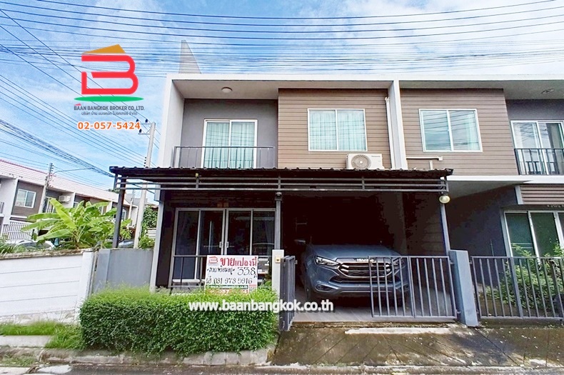 ทาวน์เฮาส์ หลังมุม หมู่บ้าน เดอะคัลเลอร์ส รังสิต-ลำลูกกา คลอง 4 เนื้อที่ 33.8 ตรว. ถ.รังสิต-นครนายก ต.ลาดสวาย อ.ลำลูกกา จ.ปทุมธานี