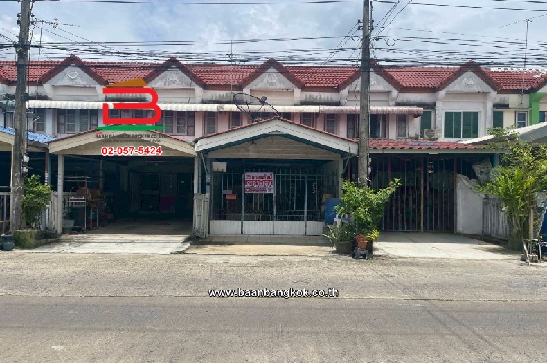 ทาวน์เฮาส์ หมู่บ้าน รุ่งเรืองเฮ้าส์ 1 เนื้อที่ 20.2 ตร.ว ตำบลบึงลาดสวาย อำเภอลำลูกกา จังหวัดปทุมธานี 