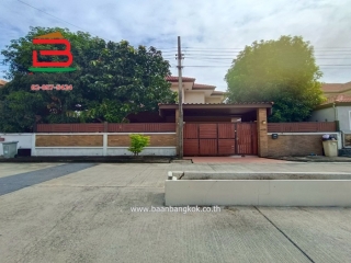 10713,  บ้านเดี่ยว หมู่บ้าน ชัยพัฒน์ เนื้อที่ 64 ตรว. ซอยพหลโยธิน 54/1 แยก 4-44 ถนนพหลโยธิน แขวงสายไหม เขตสายไหม กรุงเทพฯ