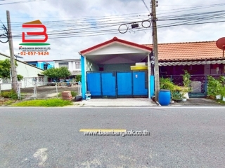 10848, ทาวน์เฮาส์ หมู่บ้าน อยู่เจริญ 1 (คลอง4) เนื้อที่ 17 ตรว. ถนนพระองค์เจ้าสาย คลอง4 ต.บึงยี่โถ อ.ธัญบุรี จ.ปทุมธานี