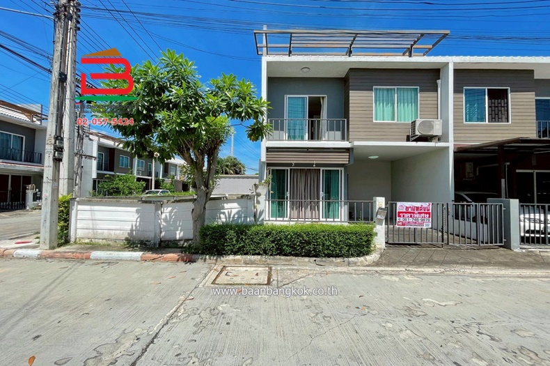 ทาวน์เฮาส์ หมู่บ้านอารียา เดอะคัลเลอร์ส รังสิตคลอง 4 เนื้อที่ 34.1 ตรว. ตำบลลาดสวาย อำเภอลำลูกกา จังหวัดปทุมธานี 