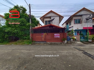 10933, บ้านเดี่ยว เอื้ออาทร 2 ชั้น เลียบคลอง 5/3 เนื้อที่ 21 ตรว. ตำบลคลองห้า อำเภอคลองหลวง จังหวัดปทุมธานี