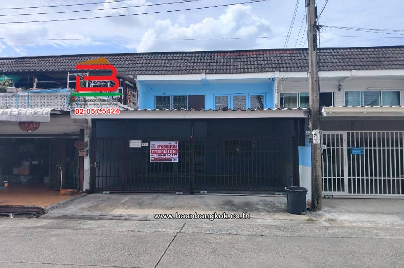 ทาวน์เฮาส์ โชคชัย 4 ซอย 36 เนื้อที่ 24 ตร.ว ใกล้เซ็นทรัลอีสต์วิลล์ แขวงลาดพร้าว เขตบางกะปิ กรุงเทพมหานคร  