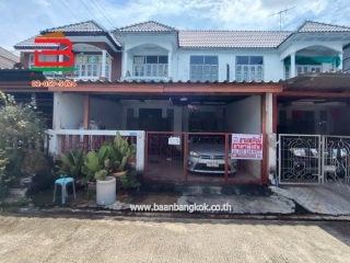 10576, ทาวน์เฮาส์ หมู่บ้าน อยู่เจริญ 4 เนื้อที่ 23.2 ตรว. ถนนลำลูกกา ต.ลาดสวาย อ.ลำลูกกา จ.ปทุมธานี
