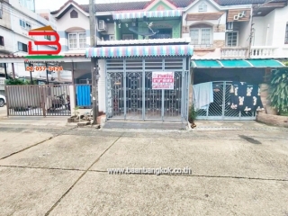 10597, ทาวน์เฮาส์ หมู่บ้าน พนาสนธิ์ 4  เนื้อที่ 16 ตรว. ถนนรามอินทรา แขวงบางชัน เขตคลองสามวา กรุงเทพมหานคร