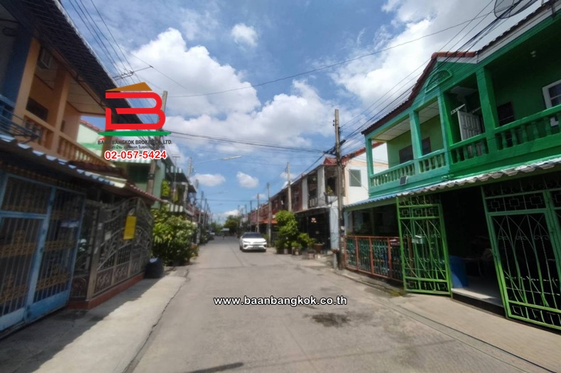 ทาวน์เฮาส์ 2 ชั้น เนื้อที่ 16 ตร.ว. หมู่บ้านแอร์วิลล่า (ลำลูกกา คลอง 2) ถนนลำลูกกา ตำบลคูคต อำเภอลำลูกกา ปทุมธานี   