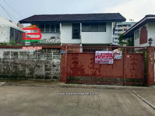 11030, ที่ดินพร้อมบ้าน ลาดพร้าวซอย 69(ซอยทำเนียบ) เนื้อที่ 58 ตร.ว แขวงวังทองหลาง เขตบางกะปิ กรุงเทพมหานคร  