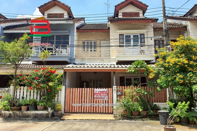ทาวน์เฮาส์ หมู่บ้าน เอื้อประชา เนื้อที่ 21 ตรว. ถนนนวลจันทร์ เขตบึงกุ่ม กรุงเทพมหานคร