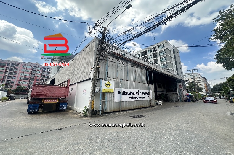 ที่ดินพร้อมสิ่งปลูกสร้าง รัชดาภิเษก 36 แยก 11 เนื้อที่ 213 ตร.ว ใกล้มหาวิทยาลัยราชภัฏจันทรเกษม แขวงจันทรเกษม เขตจตุจักร กรุงเทพมหานคร    