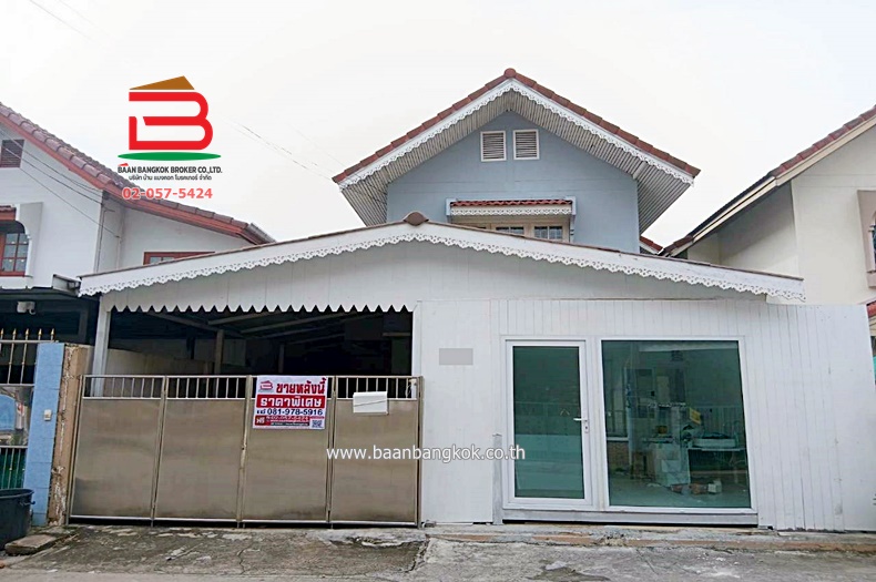 บ้านแฝด หมู่บ้านเพชรไพลิน (ซอยพระยาสุเรนทร์ 35) เนื้อที่ 36 ตรว. ใกล้แฟชั่นไอส์แลนด์ แขวงบางชัน เขตคลองสามวา กรุงเทพมหานคร