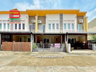 11113, ทาวน์เฮาส์ หมู่บ้าน โกลเด้นทาวน์ วัชรพล-สุขาภิบาล 5 เนื้อที่ 21.5 ตรว. (ใกล้บิ๊กซี สุขาภิบาล5) ถนนสายไหม แขวงออเงิน เขตสายไหม