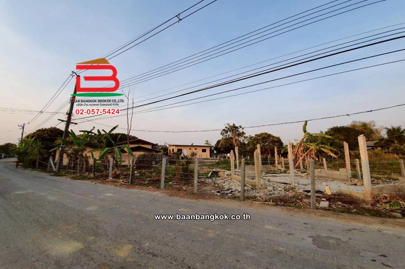 ที่ดินเปล่า เนื้อที่ 222.4 ตร.ว. บ้านหนองฮ่าง (แยกถนนพหลโยธิน ร.ร อนุบาลคำนวน) ถนนพหลโยธิน ตำบลหัวง้ม อำเภอพาน เชียงราย 