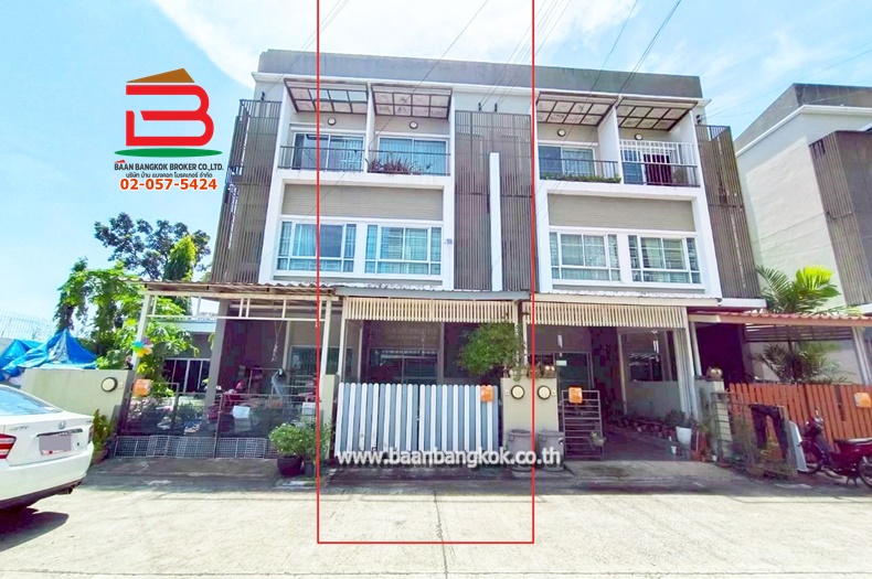ทาวน์โฮม หมู่บ้านนลินอเวนิว 3 เนื้อที่ 16.2 ตร.ว (ซอยเคหะร่มเกล้า 72) ถนนรามคำแหง แขวงสะพานสูง เขตสะพานสูง