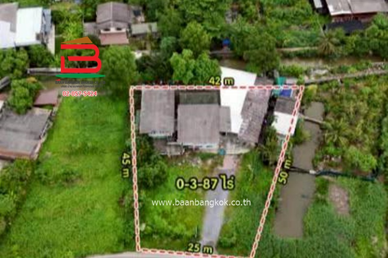 ที่ดินพร้อมบ้าน ซอยเพชรหึงษ์ 28 (ใกล้ตลาดบางน้ำผึ้ง) เนื้อที่ 387 ตรว. ตำบลบางกอบัว อำเภอพระประแดง จังหวัดสมุทราปราการ 