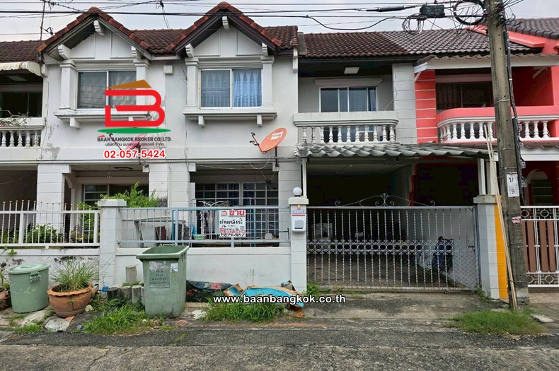 ทาวน์เฮาส์ เนื้อที่ 26.3 ตร.ว. หมู่บ้านพูนสิน 4 (ซอยจ่าโสด แยก 5), ใกล้ BTS แบริ่ง ถนนทางรถไฟสายเก่าปากน้ำ แขวงบางนาใต้ เขตบางนา 