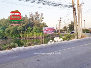 11424, ที่ดินเปล่า เนื้อที่ 2-2-42 ไร่ ในคลองบางปลากด วัดใหญ่-คู่สร้าง ถนนสุขสวัสดิ์ ตำบลในคลองบางปลากด อำเภอพระสมุทรเจดีย์ จังหวัดสมุทรปราการ