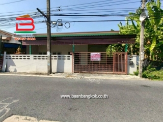 11534, บ้านเดี่ยว หมู่บ้าน มัณฑวรรณ (ซอยสายไหม 37) เนื้อที่ 48.3 ตารางวา ใกล้ตลาดเอซี.สายไหม ถนนพหลโยธิน แขวงสายไหม เขตสายไหม