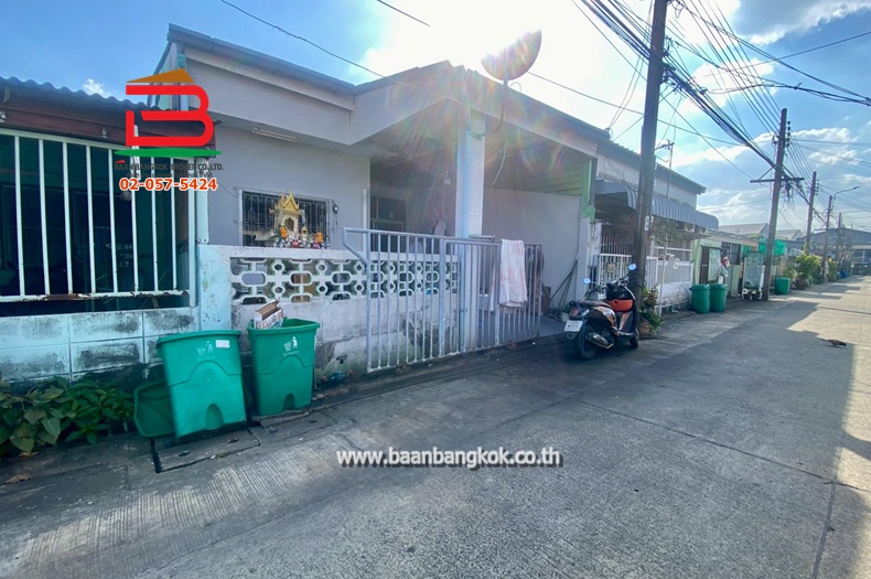 บ้านเดี่ยว หมู่บ้าน พงษ์เพชรการเคหะ  แจ้งวัฒนะ 14 แยก 1 เนื้อที่ 24 ตร.ว. แขวงสีกัน เขตบางเขน