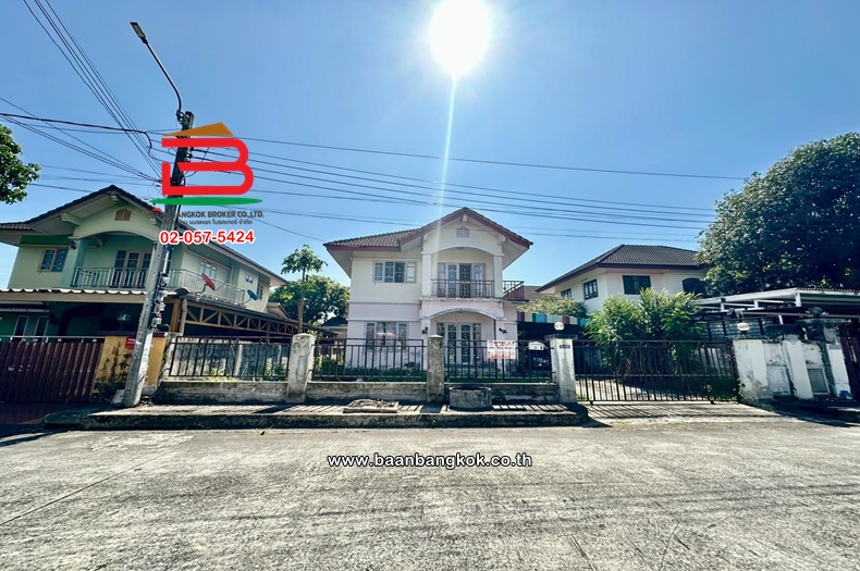 บ้านเดี่ยว เนื้อที่ 70 ตร.ว. หมู่บ้าน นันท์นลิน ปาร์คโฮม เฟส 3 (ซอยคู้-คลองสิบ 2) ถนนมิตรไมตรี แขวงคู้ฝั่งเหนือ เขตหนองจอก   