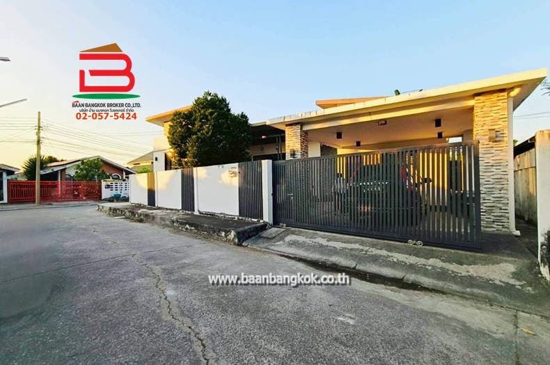 บ้านเดี่ยว หมู่บ้านประชาชื่น (ใกล้มหาวิทยาลัยธุรกิจบัณฑิตย์) เนื้อที่ 72 ตรว. ตำบลบางตลาด อำเภอปากเกร็ด จังหวัดนนทบุรี