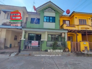 11121, ทาวน์เฮ้าส์ วรางกูร รังสิตคลอง 3 (ใกล้โรงเรียนโชคชัย 4) เนื้อที่ 18.8 ตรว. ตำบลบึงลาดสวาย อำเภอลำลูกกา จังหวัดปทุมธานี