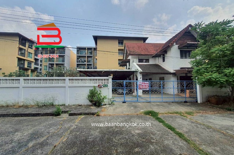 บ้านพร้อมที่ดิน ซอยแจ้งวัฒนะ 12 แยก 4 (ใกล้ศูนย์ราชการแจ้งวัฒนะ) เนื้อที่ 157 ตรว. แขวงทุ่งสองห้อง เขตหลักสี่