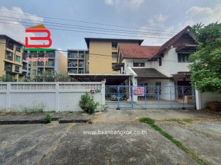 11615, บ้านพร้อมที่ดิน ซอยแจ้งวัฒนะ 12 แยก 4 (ใกล้ศูนย์ราชการแจ้งวัฒนะ) เนื้อที่ 157 ตรว. แขวงทุ่งสองห้อง เขตหลักสี่