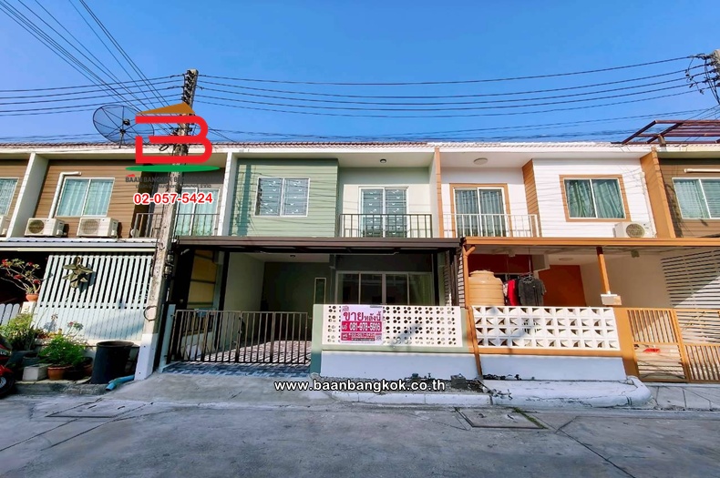 ทาวน์เฮาส์ เนื้อที่ 17.5 ตร.ว. หมู่บ้านเดอะคัลเลอร์ส รังสิต-ลำลูกกา คลอง 4 ถนนรังสิต-นครนายก ตำบลลาดสวาย อำเภอลำลูกกา ปทุมธานี 