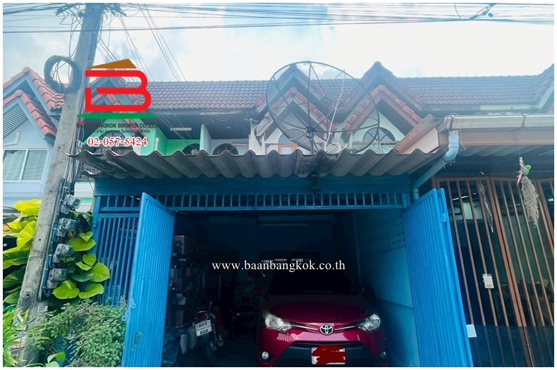 ทาวน์เฮ้าส์ หมู่บ้านเพชรไพลิน (ใกล้วัดเพลินเพชร) เนื้อที่ 16 ตรว. ตำบลอ้อมน้อย อำเภอกระทุ่มแบน จังหวัดสมุทรสาคร
