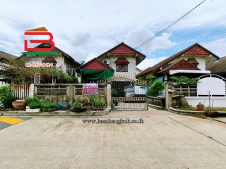 12111, บ้านเดี่ยว หมู่บ้านรัตนโกสินทร์ 200 ปี รังสิต เนื้อที่ 45 ตรว. (ใกล้ตลาด 200 ปี รังสิต) อำเภอธัญบุรี จังหวัดปทุมธานี