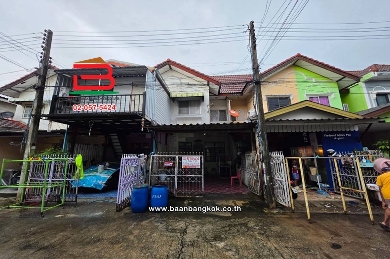 ทาวน์เฮาส์ 2 ชั้น เนื้อที่ 16 ตร.ว. หมู่บ้านสวนทองวิลล่า 8 ลำลูกกาคลอง 4 ใกล้ BTS ดอนเมือง ถนนลำลูกกา ตำบลลาดสวาย อำลำลูกกา ปทุมธานี    