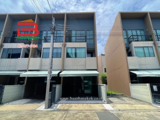 12408, ทาวน์โฮม บ้านกลางเมือง ลาดพร้าว-เสรีไทย (ซอยเสรีไทย 52) เนื้อที่ 18.5 ตรว. แขวงคันนายาว เขตคันนายาว