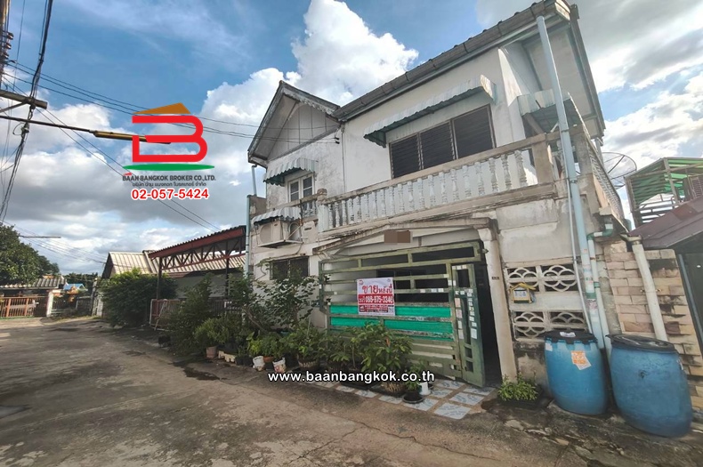 บ้านแฝด 2 ชั้น เนื้อที่ 30 ตร.ว. หมู่บ้านเคหะธานี 4 ซอยราษฎร์พัฒนา 5 ถนนราษฎร์พัฒนา แขวงสะพานสูง เขตสะพานสูง     