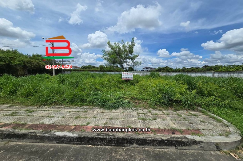 ที่ดินเปล่า เนื้อที่ 131.8 ตร.ว. เนเบอร์โฮม สุขาภิบาล 5 (สุขาภิบาล 5 ซอย 82) ถนนสุขาภิบาล 5 แขวงสามวาตะวันตก เขตคลองสามวา