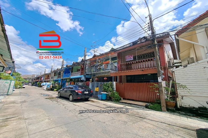 ทาวน์เฮาส์ 2 ชั้น เนื้อที่ 16 ตร.ว. หมู่บ้านฉัตรแก้ว ถนนแฮปปี้แลนด์ แขวงคลองจั่น บางกะปิ