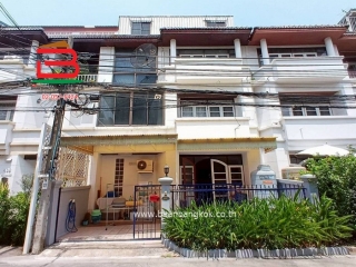 11877, ทาวน์โฮม ซอยธารทิพย์ 3 เนื้อที่ 32.6 ตรว. (ใกล้ทาวน์อินทาวน์) ถนนประดิษฐ์มนูธรรม แขวงพลับพลา เขตวังทองหลาง